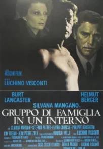 Gruppo di famiglia in un interno